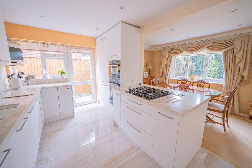 Queen Eleanors Drive, Knowle, B93 photo 4