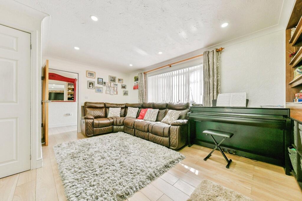 House in Stevenage - View 4