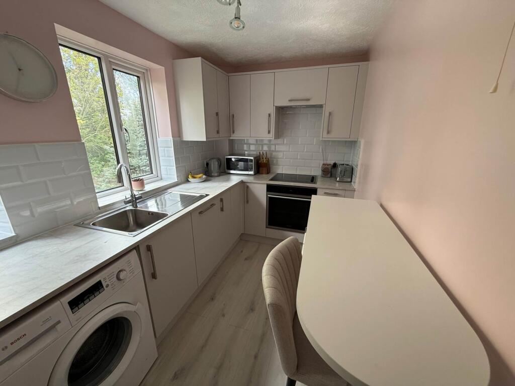 Apartment in Dartford, Kent - View 4