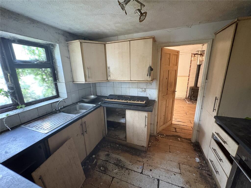House in Caynham, Cleehill - View 2