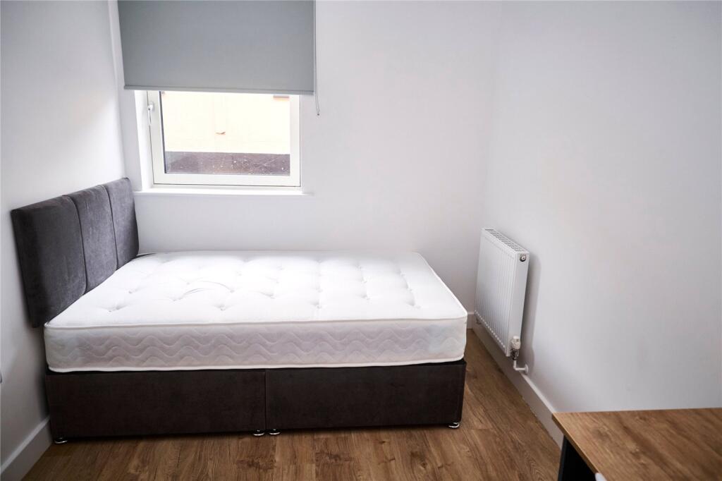 Apartment in Bristol, Bedminster - More