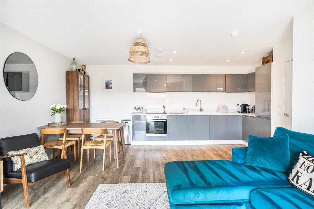 Apartment in Kingston upon Thames - More