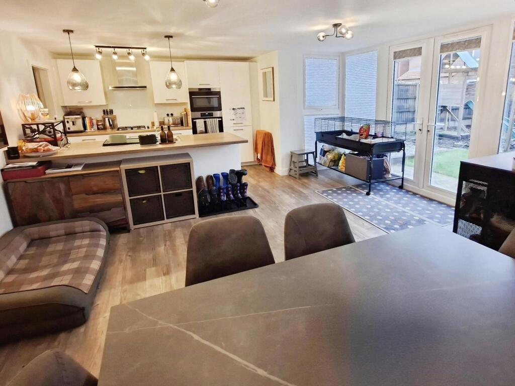 House in Nuneaton and Bedworth, Warwickshire - View 3