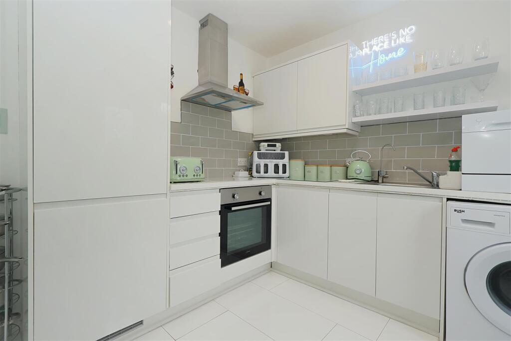 House in Leeds, West Yorkshire - View 4