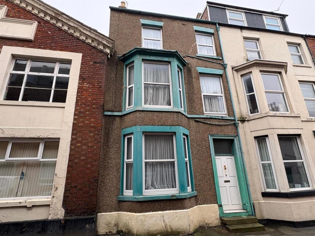 5-bed terraced on Elders Street, Scarborough, £139,000