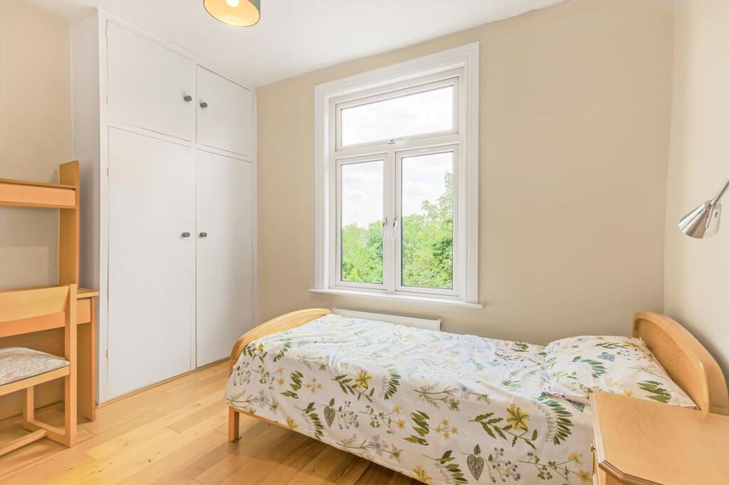 Apartment in London - More