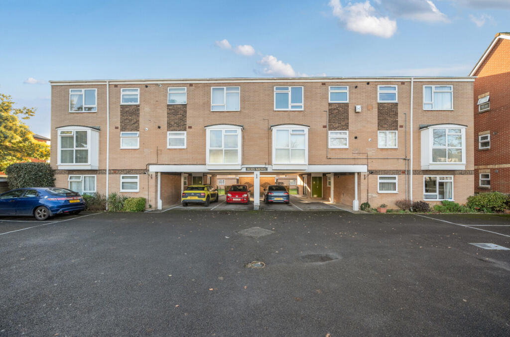 Main image of property: Victoria Road, Netley Abbey, Southampton, Hampshire, SO31