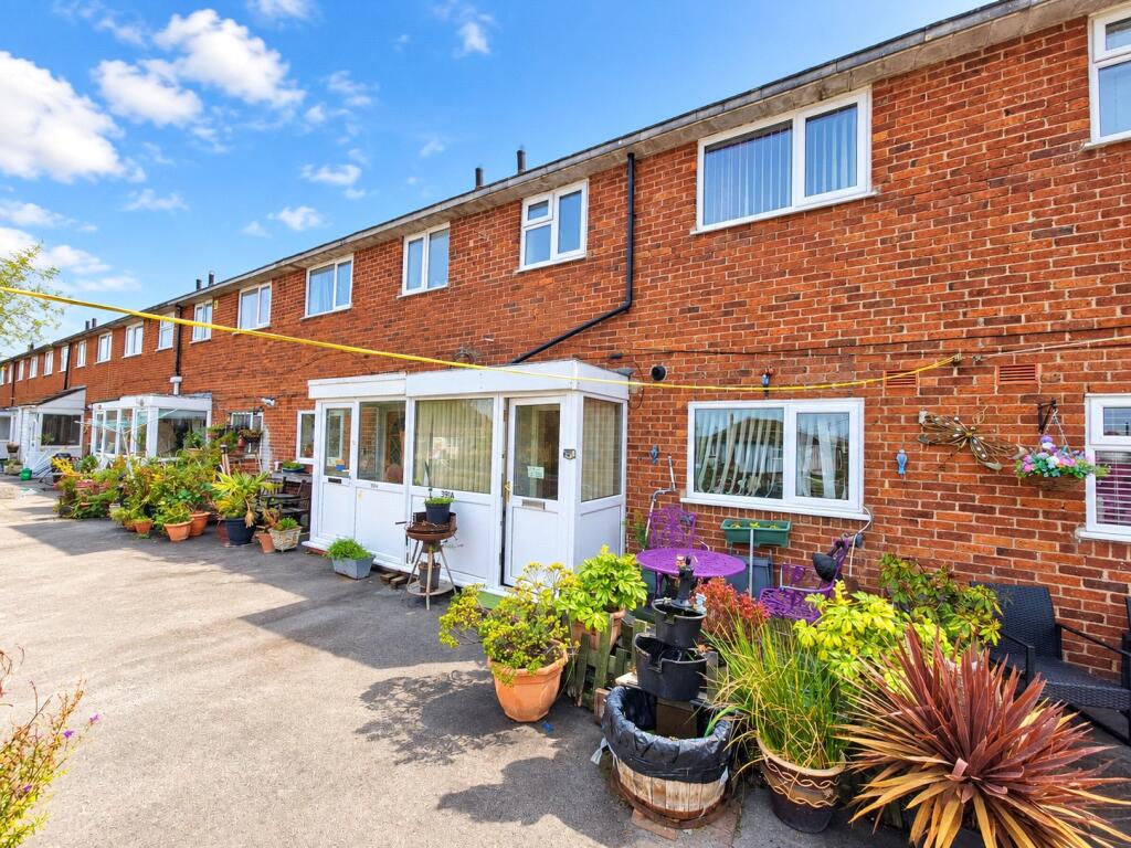 2-bed flat on Pensby Road, Pensby, Wirral, CH61, £130,000