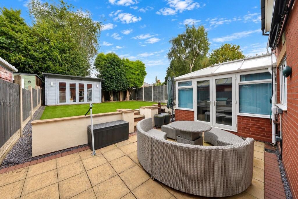 House in Walsall, Little Bloxwich - View 2