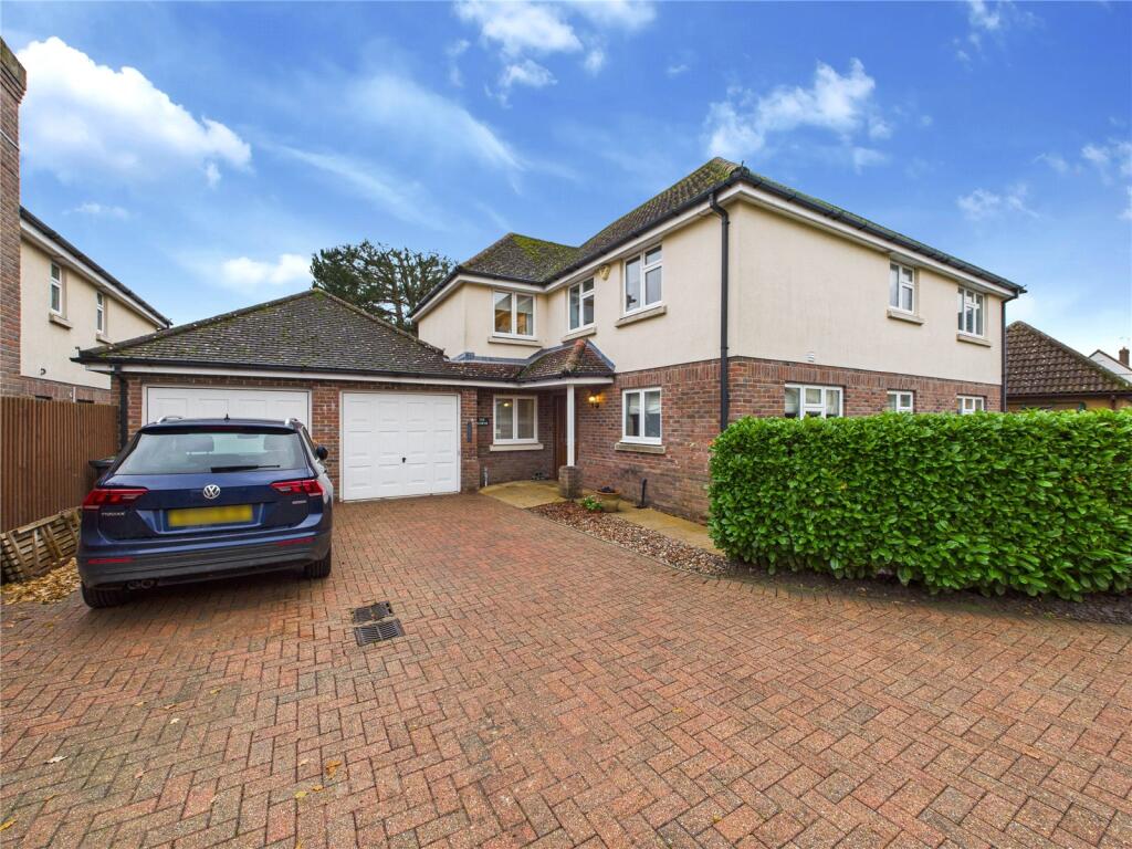 Main image of property: Nounsley Road, Hatfield Peverel, Chelmsford, Essex, CM3