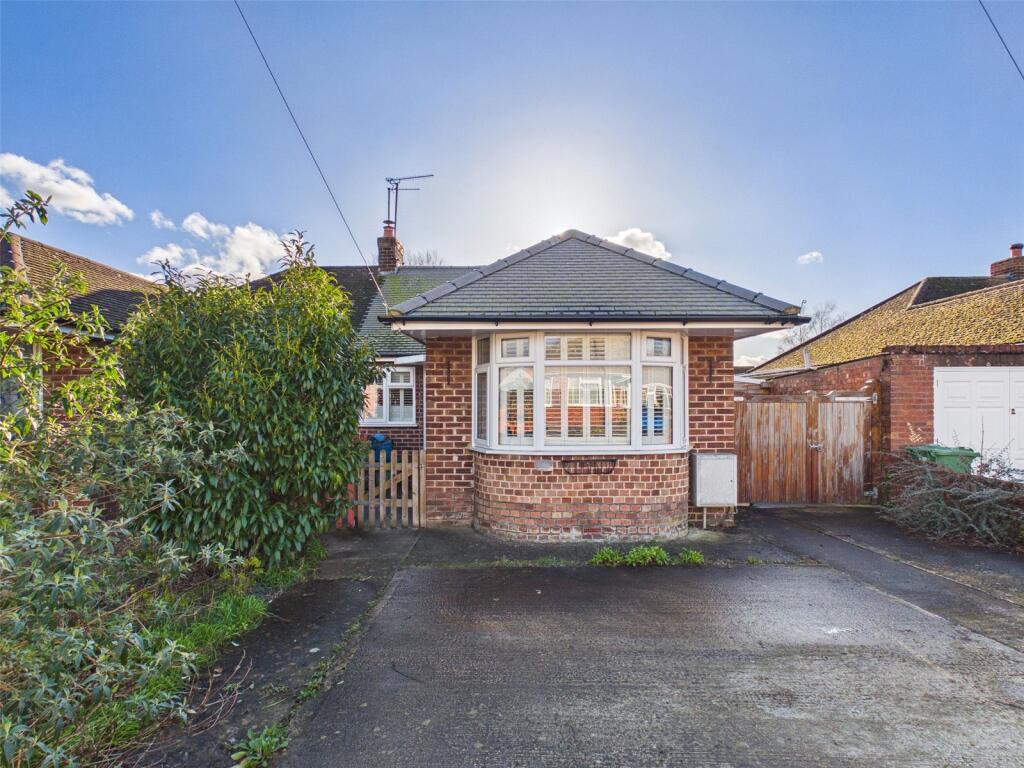 Main image of property: Hillview Drive, Hucclecote, Gloucester, Gloucestershire, GL3