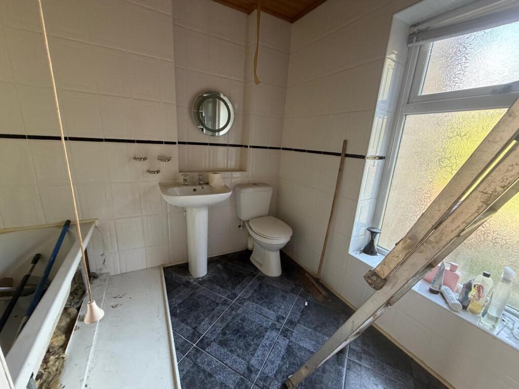 House in High Peak, Hadfield - View 5