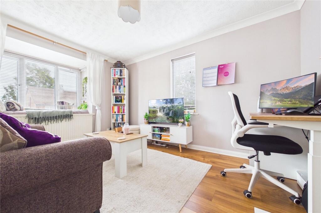 Derrick Close, Calcot, Reading, Berkshire, RG31 photo 2