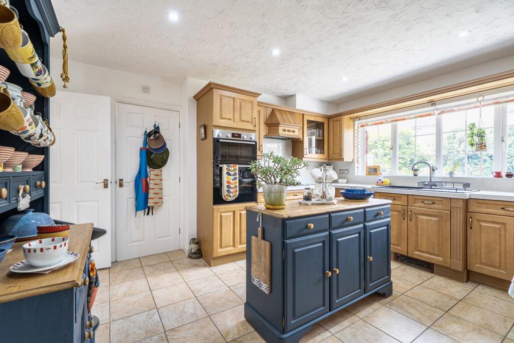 House in Cheddar, Draycott Park, Somerset - View 3