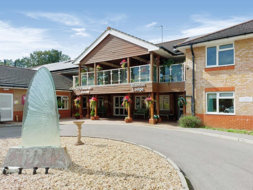 1-bed apartment on Kingsdown Road, Swindon, Wiltshire, £100,000