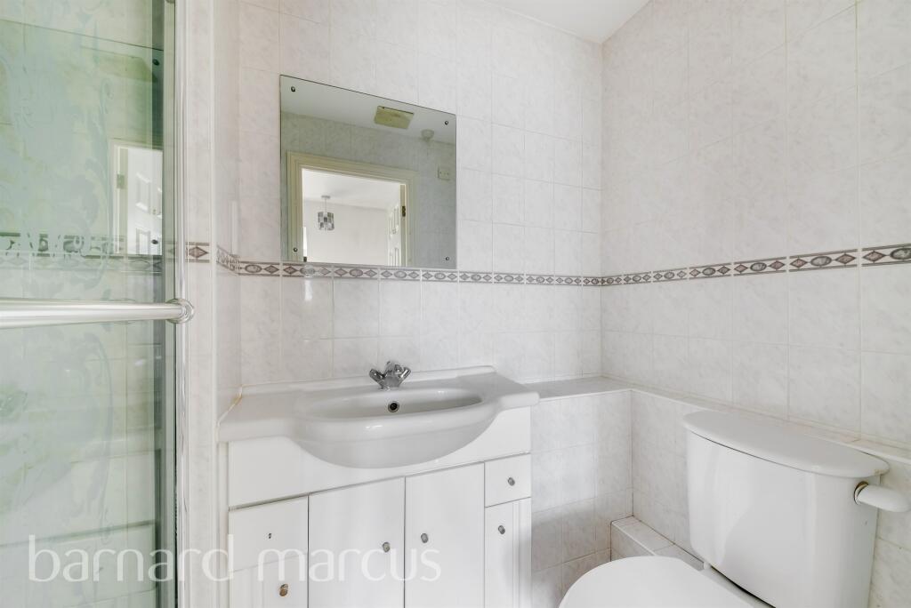 Apartment in Croydon, Broad Green - More