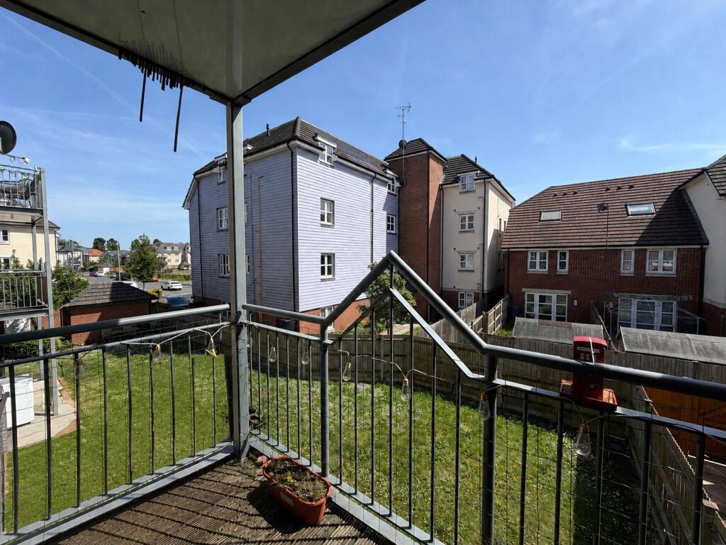 Blacksmith Close, Aldershot, Hampshire, GU12 - More