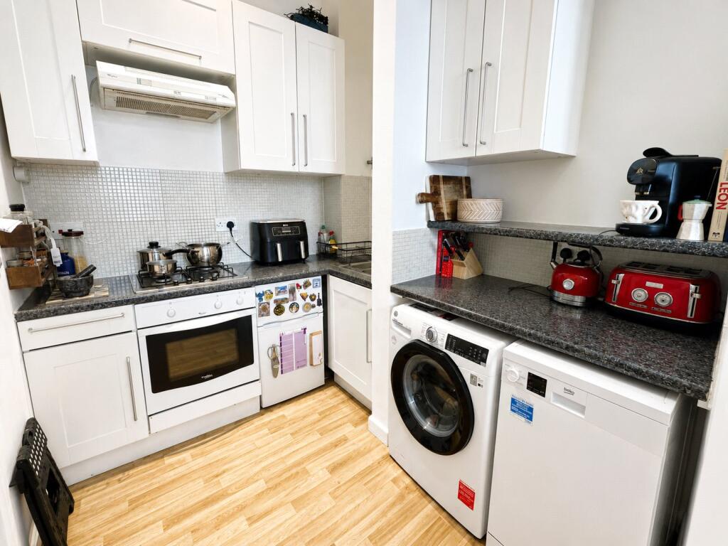 Apartment in Portsmouth, Southsea - View 3