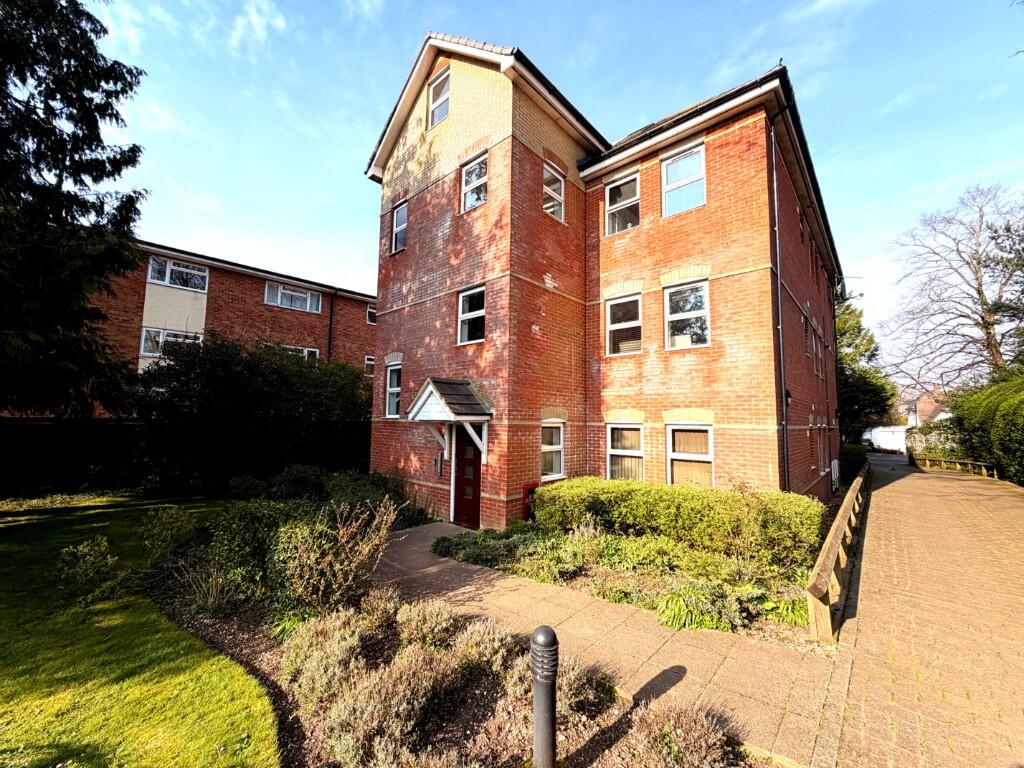 Main image of property: 2 BED | ALLOCATED PARKING | OUTSIDE SPACE | LIGHT & SPACIOUS THROUGHOUT | MODERN KITCHEN & BATHROOM