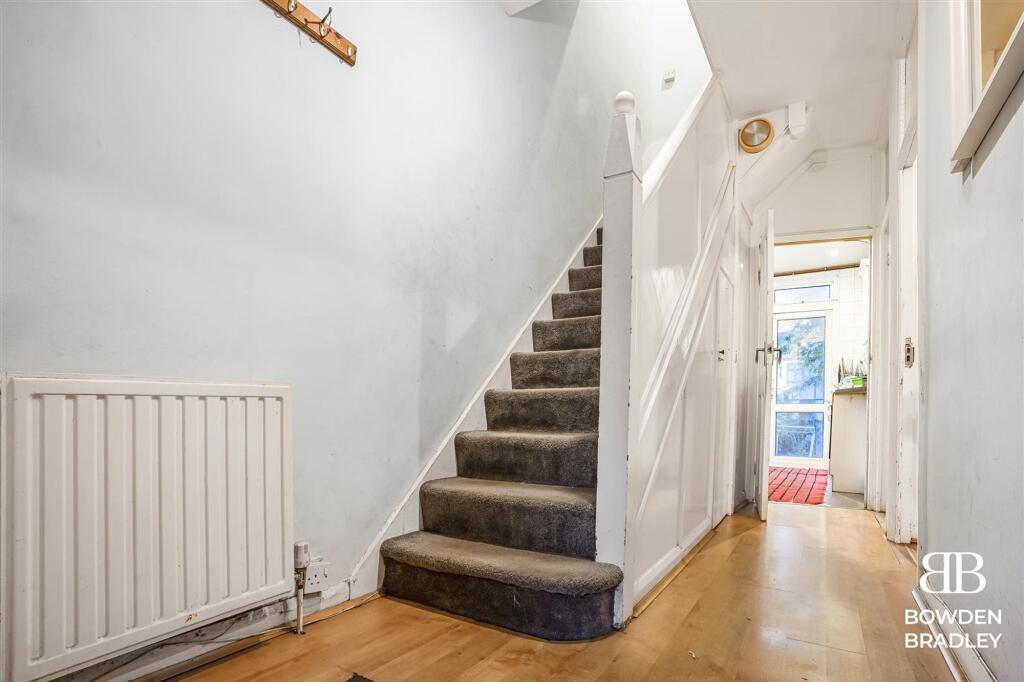 Huxley Drive, Romford, RM6 photo 3