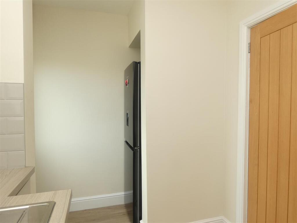 Woolfall Heath Avenue, Huyton, Liverpool – další