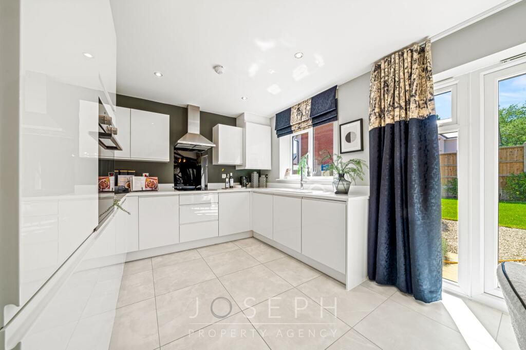 Bronze Barrow Way, Bramford, IP8 photo 3