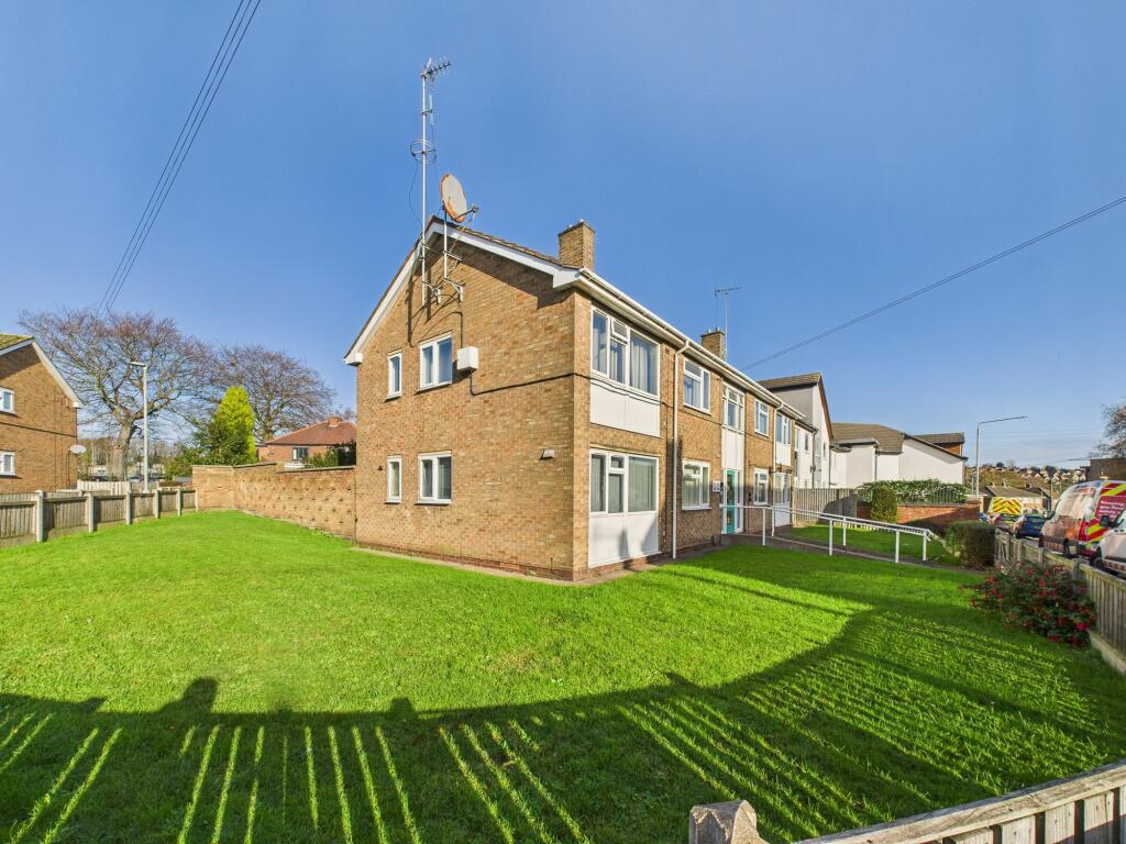 1-bed flat on Cross Street, Arnold, Nottingham, £90,000