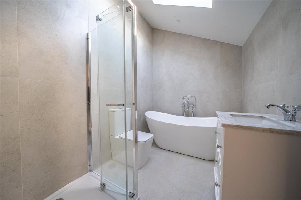 House in Leeds, Barwick in Elmet and Scholes - More