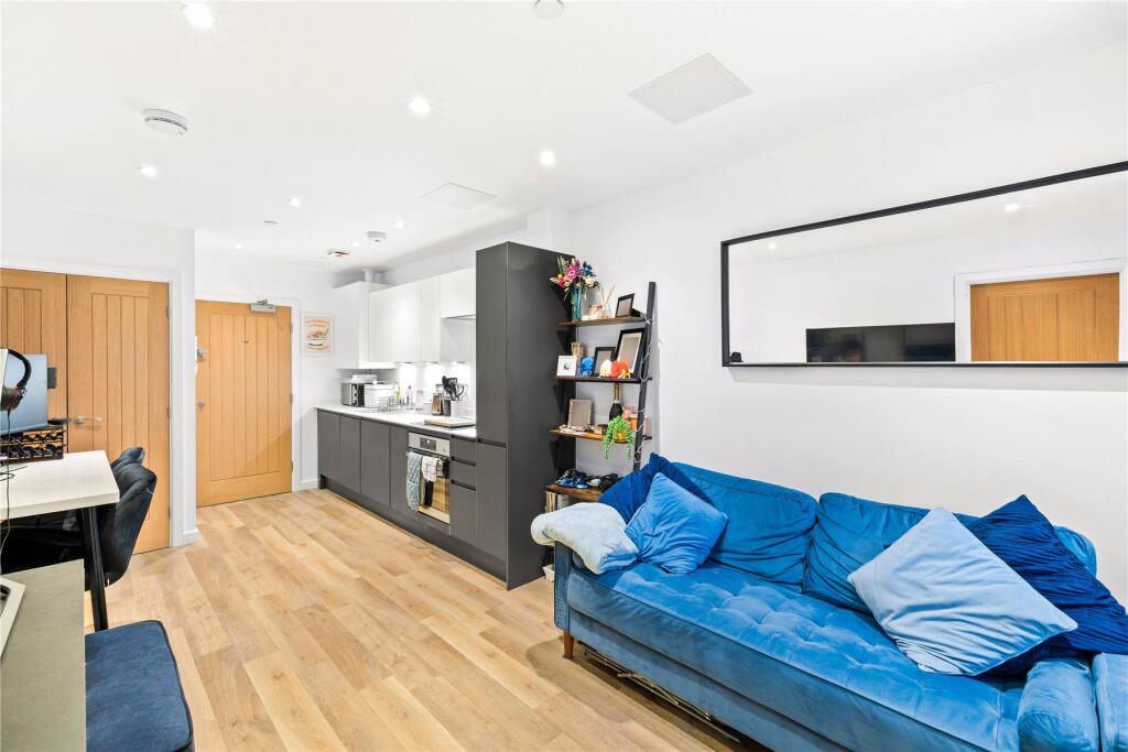 Chertsey Road, Woking, Surrey, GU21 - View 6