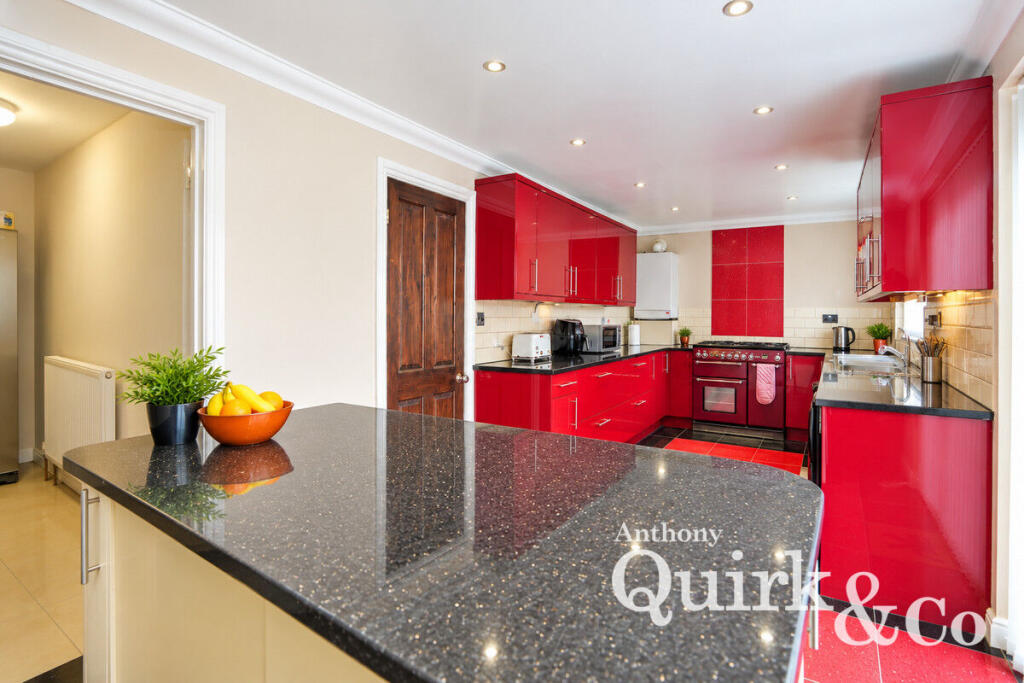 House in Southend-on-Sea - View 4