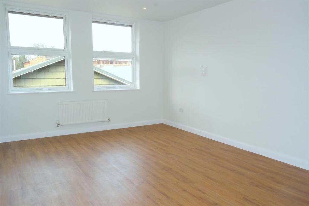 Apartment in St Albans - View 4