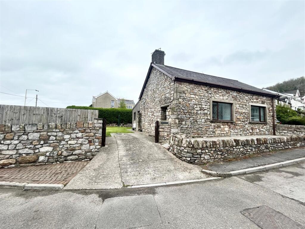 Main image of property: Old School House, South Cornelly, Bridgend, CF33 4RH