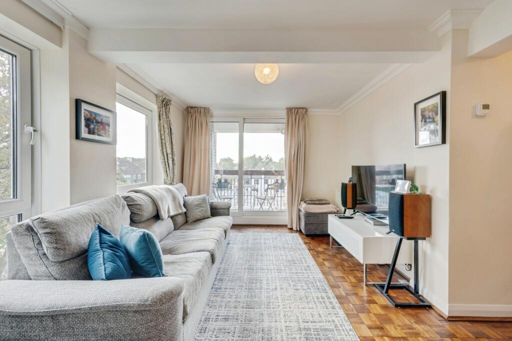 Apartment in Sutton - View 2