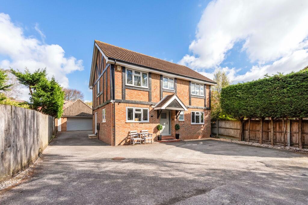 Main image of property: Locks Road, Locks Heath, Southampton