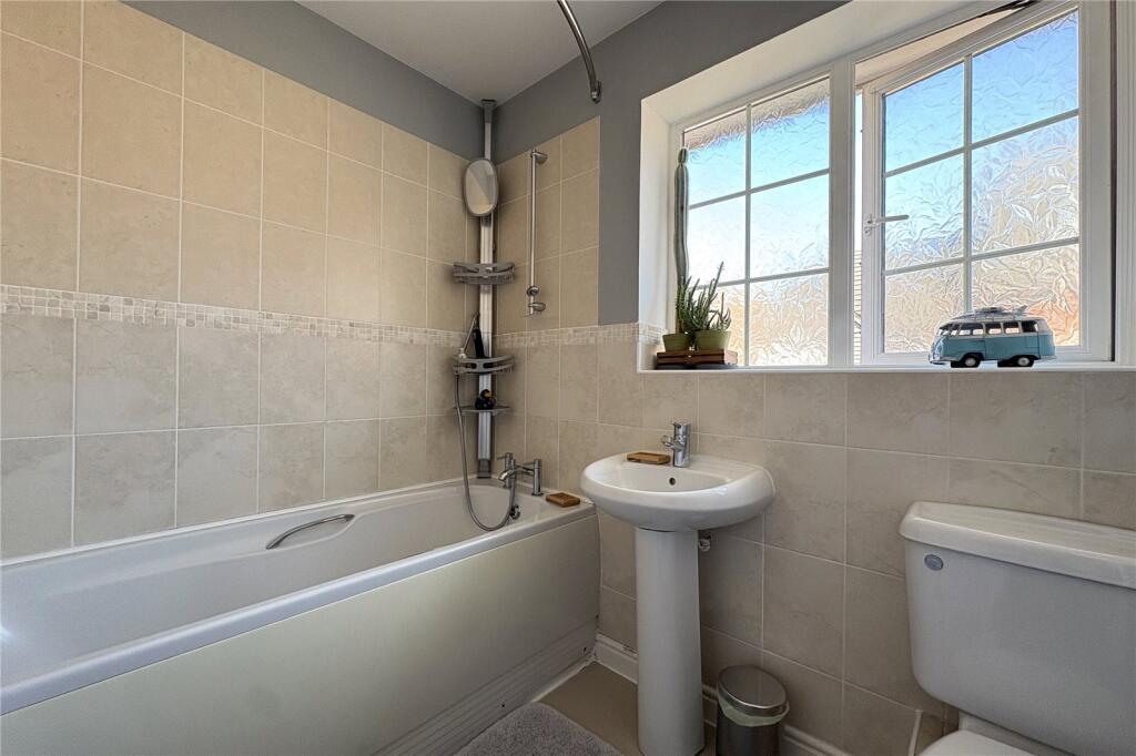 House in Rushmoor, North Town - More