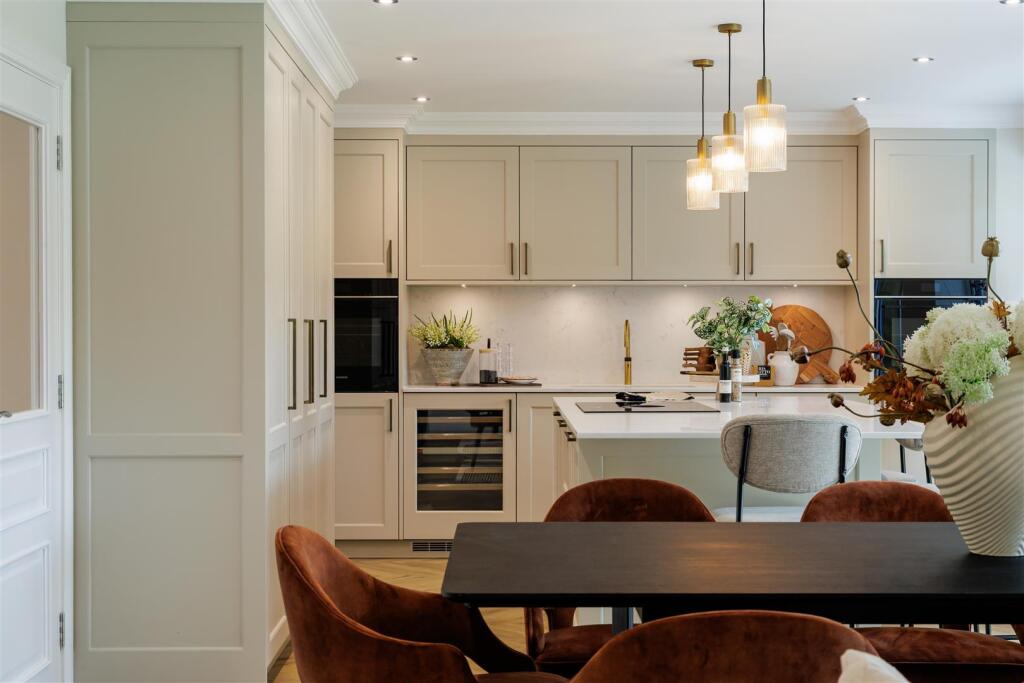 House in Guildford - View 2