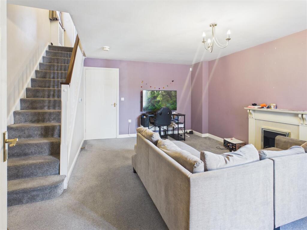 House in Nuneaton and Bedworth, Warwickshire - View 5