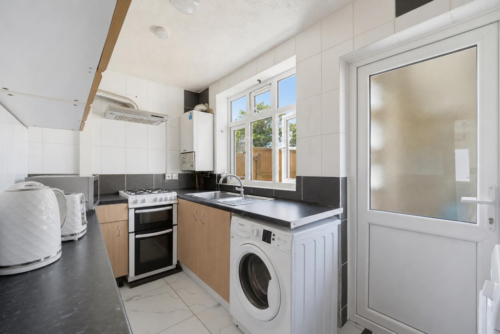 Apartment in Southall - View 4