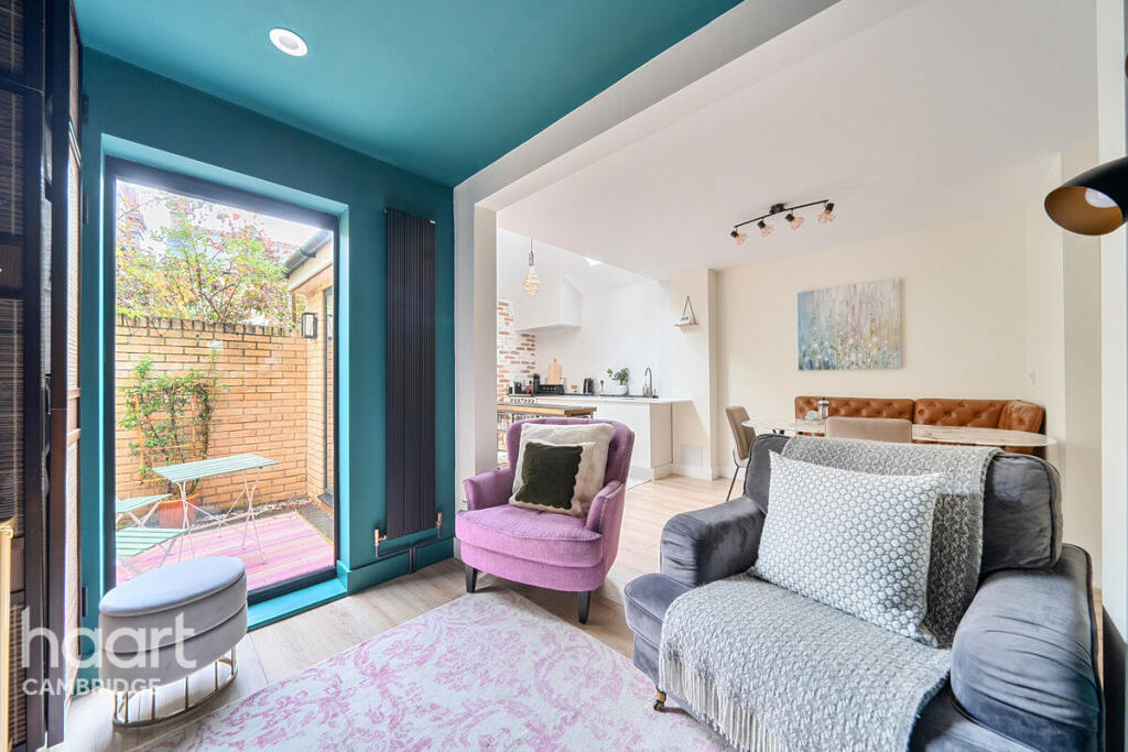 House in Cambridge, Petersfield - More