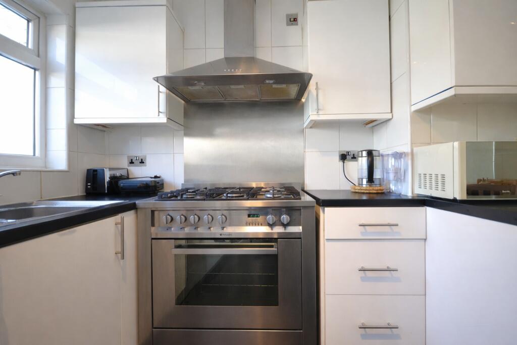 3 bedroom semi-detached house for rent
