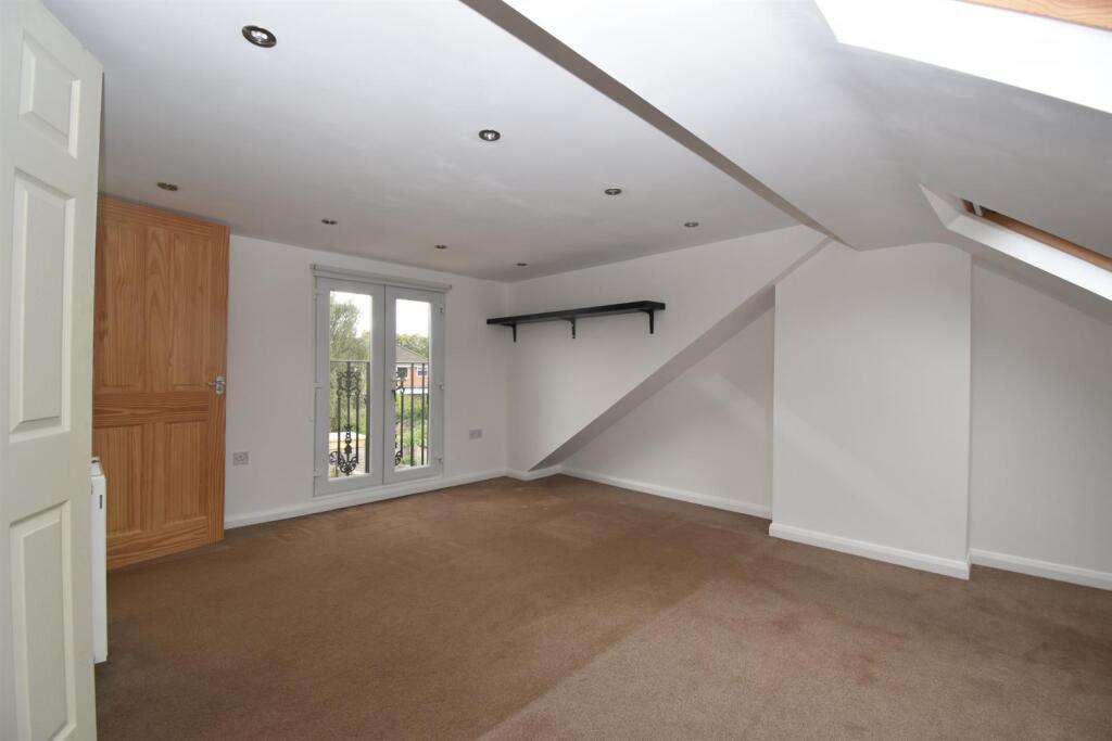 House in Warwick, Cubbington - More