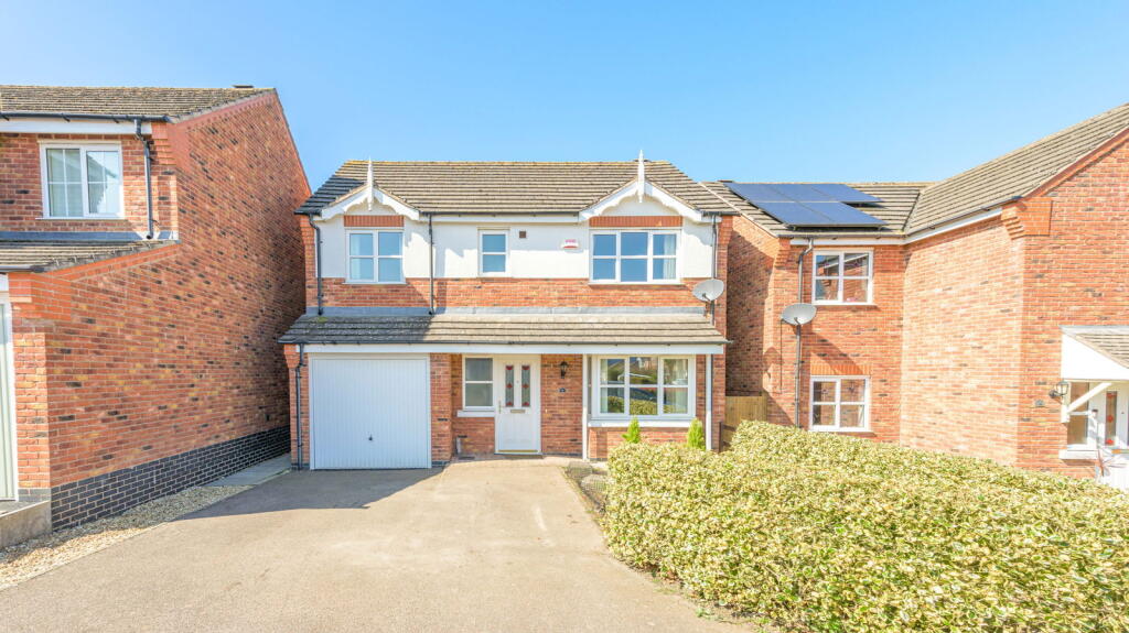 4-bed detached on St. Mellion Drive on Sunningdale in Grantham, £280,000
