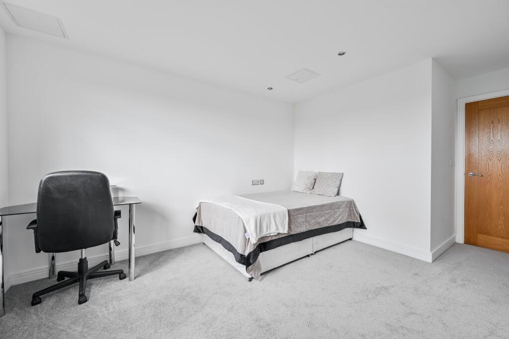 Sark Tower, Erebus Drive, London, SE28 photo 5