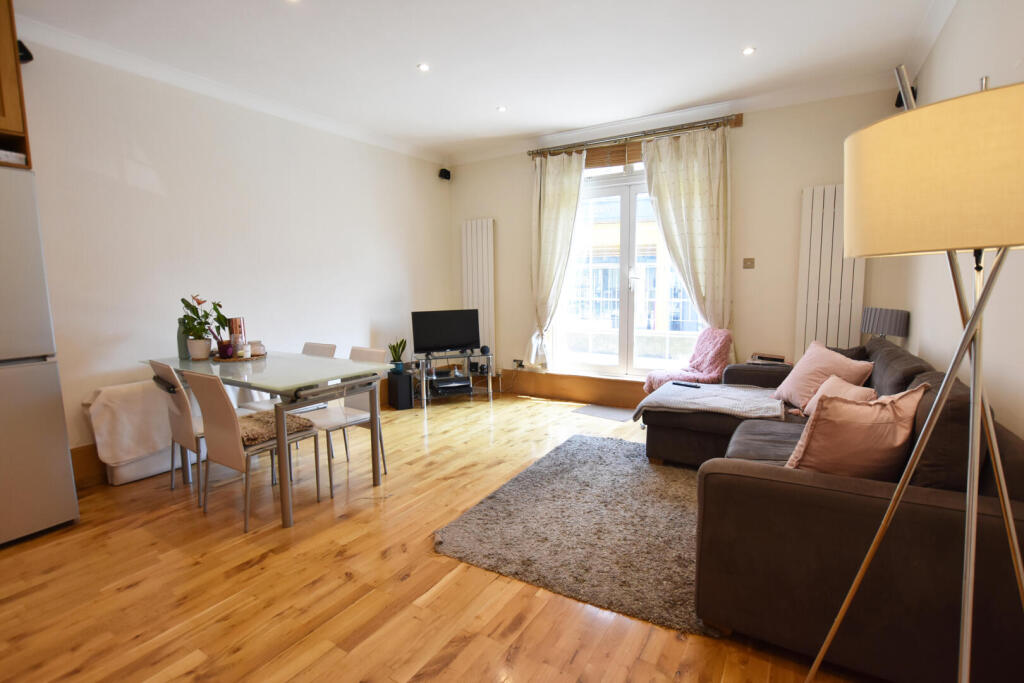 House in London - View 5