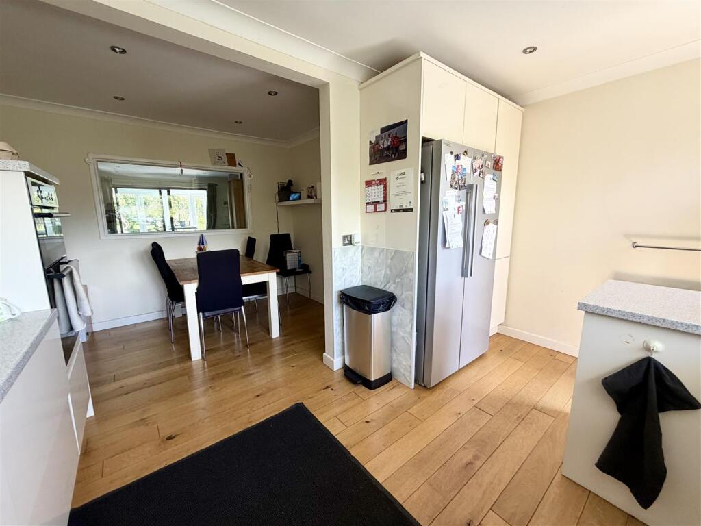Egdon Court, Upton photo 4