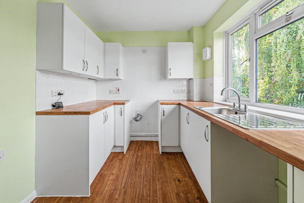 Apartment in Guildford, Surrey - View 5