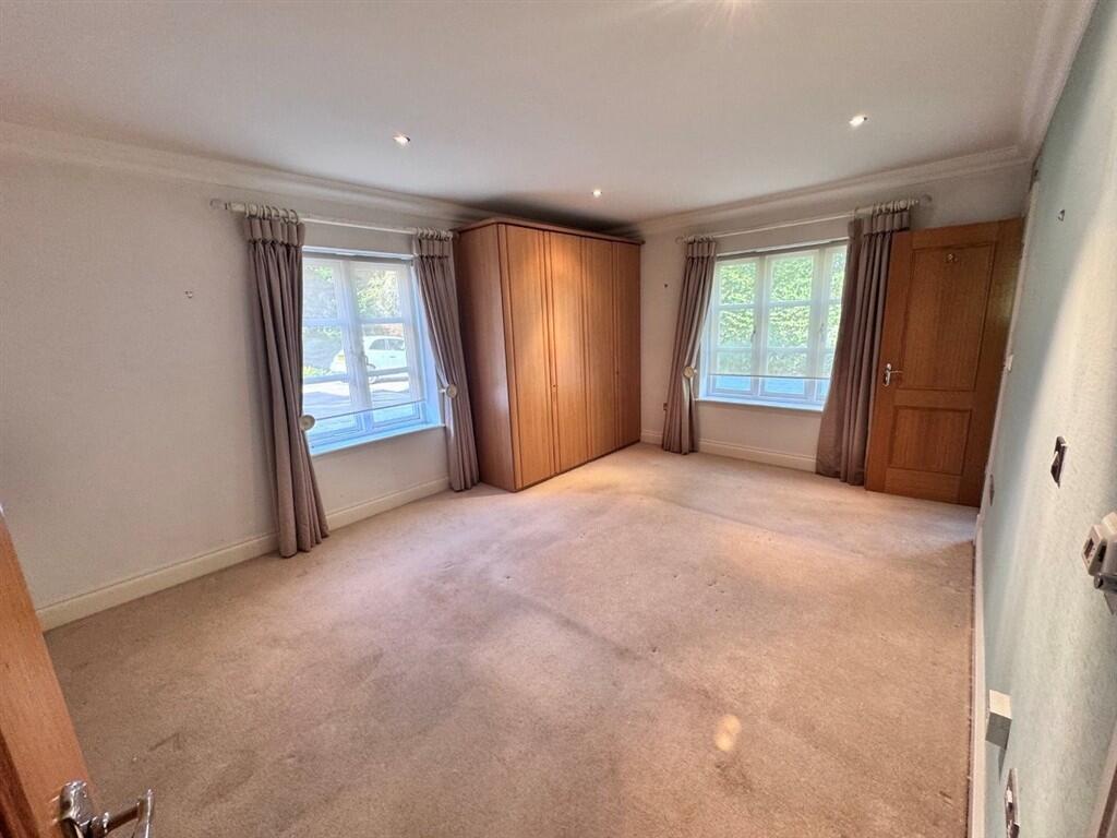Apartment in Slough - More