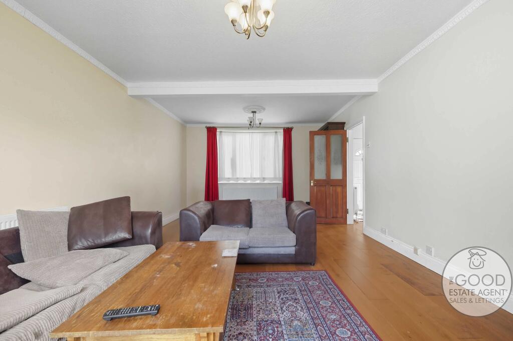 Whitehills Road, Loughton IG10 1TS photo 2