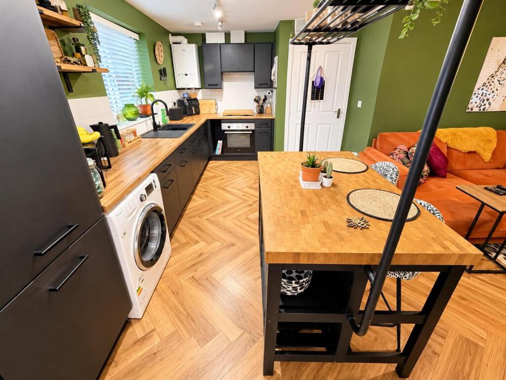 Apartment in Northampton - More