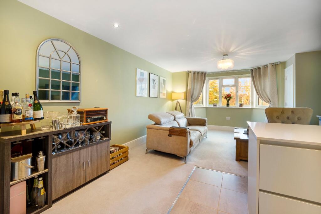 Apartment in Sutton - View 4